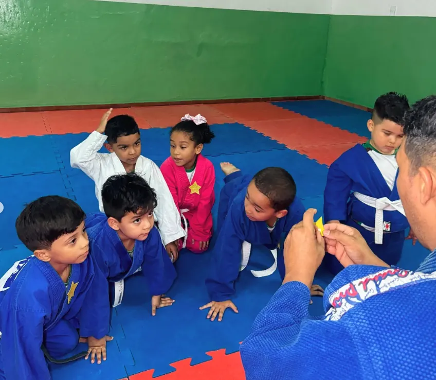 Aula de judô com as crianças