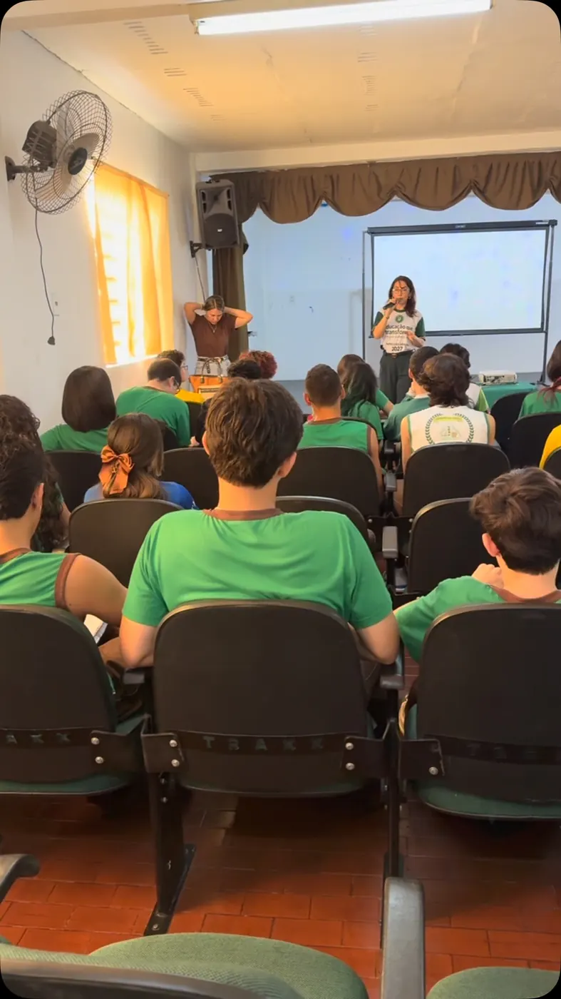 Palestra para os alunos no auditório